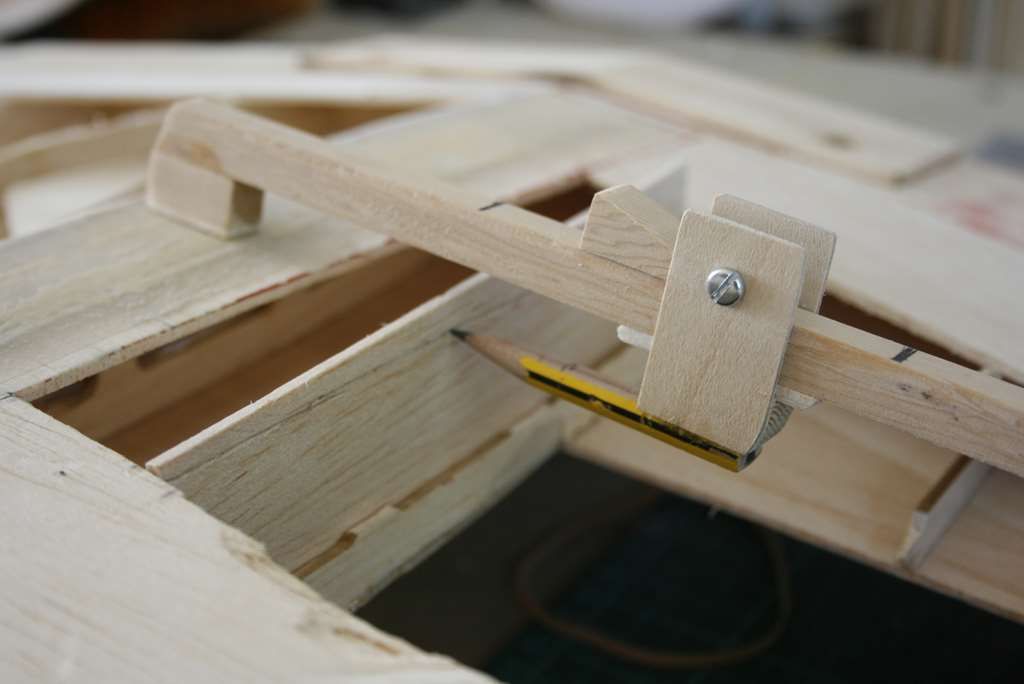Wing aerofoil copying jig for repairs - or is it a rib marking gauge ...